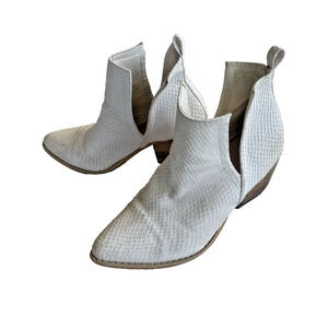 ARIDER GIRL SNAKE PRINT WOMEN'S ANKLE BOOTS Size 8 White Dress Boot